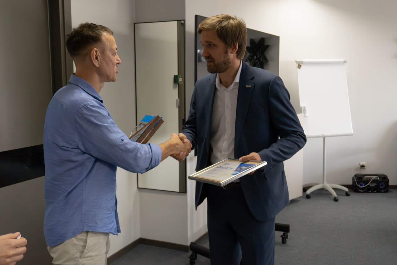 Виктор Лемешевский, вручение корпоративных  дипломов MBA